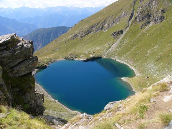 Il Lago di Bringuez, dal colletto che lo collega ai Laghi di Palasina