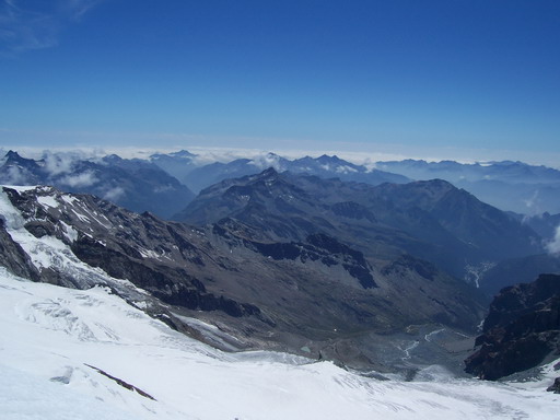 La Valle d'Ayas dal Plateau dei Breithorn